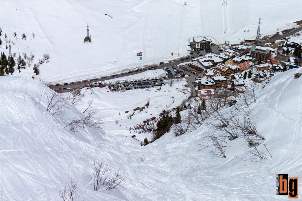 Links über den Hang oder durch das Couloir